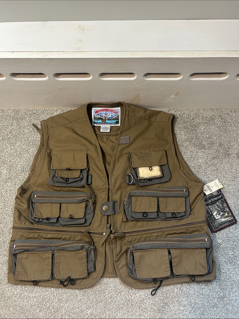 Field & Stream tan khaki Multi-Pocket Fly Fishing Vest